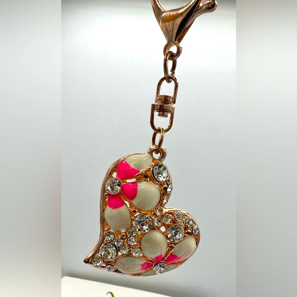 🌺Bundle of Purse/Bag Charms, Key Fobs, (Heart, Purse, Cat, Carriage, Fairy)🌸🌺 - Picture 4 of 15